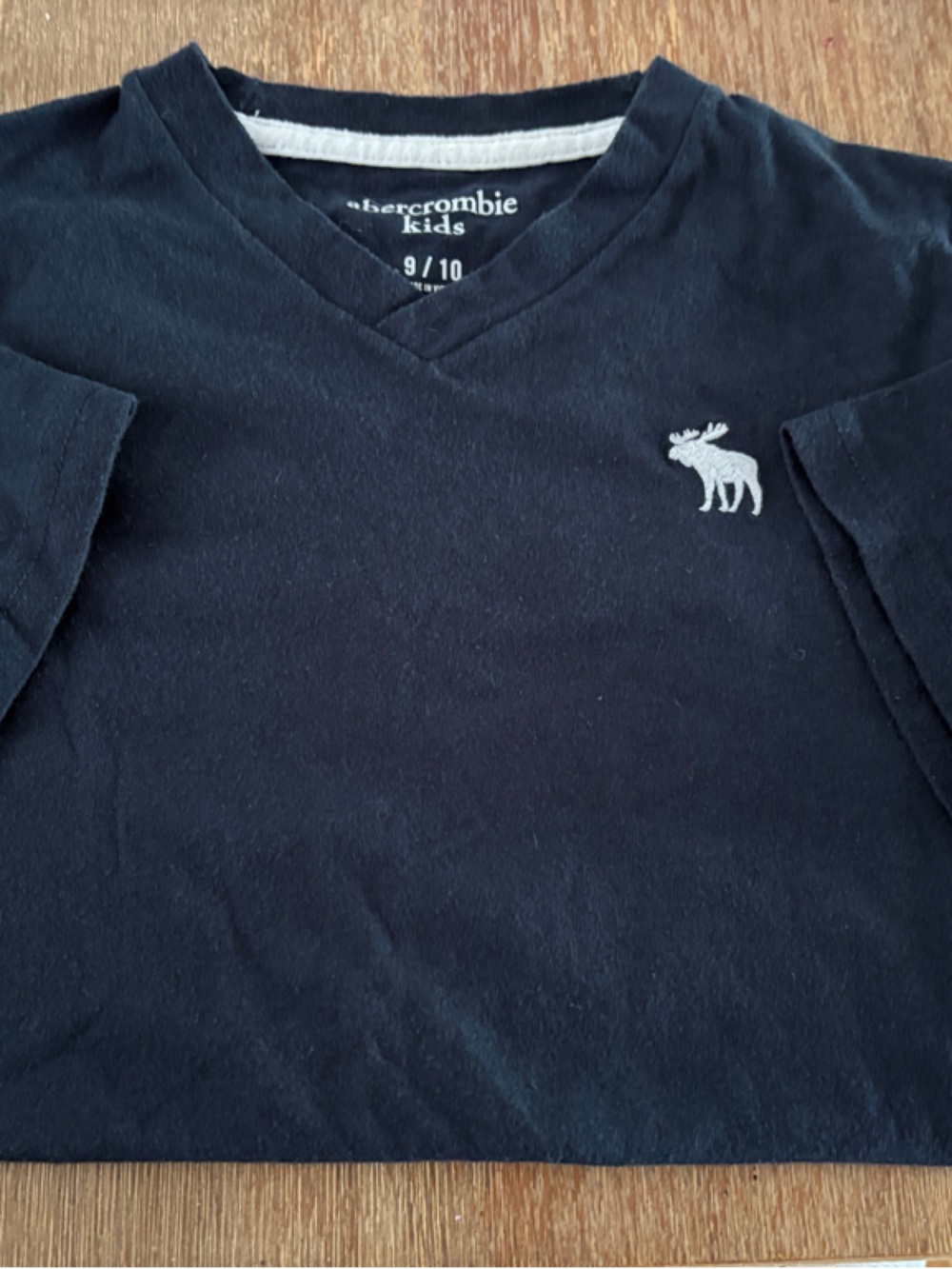 Abercrombie & Fitch Men’s Dark Blue V-Neck Logo Tee